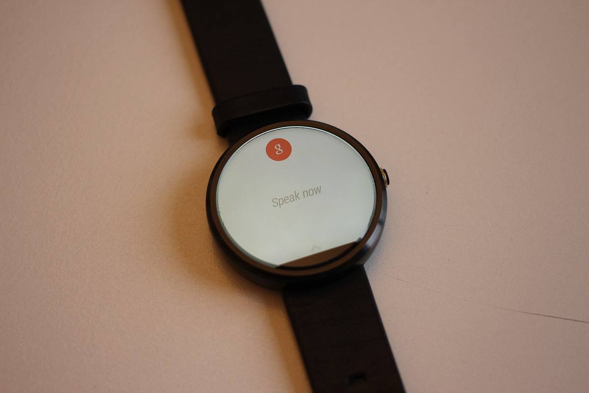 Hodinky Motorola Moto 360 z roku 2014