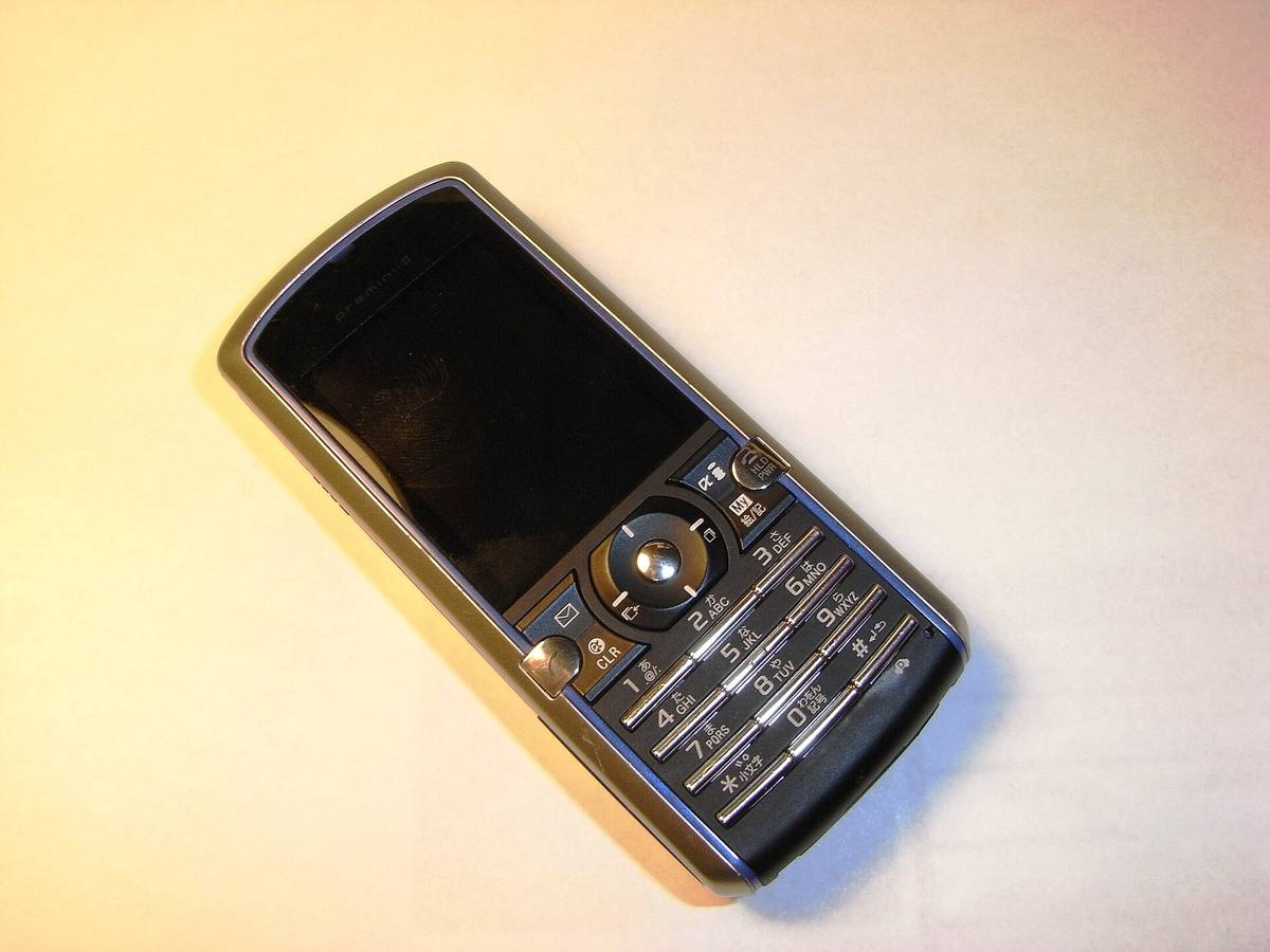 Japonský mobilní telefon NTT DoCoMo mova SO506i