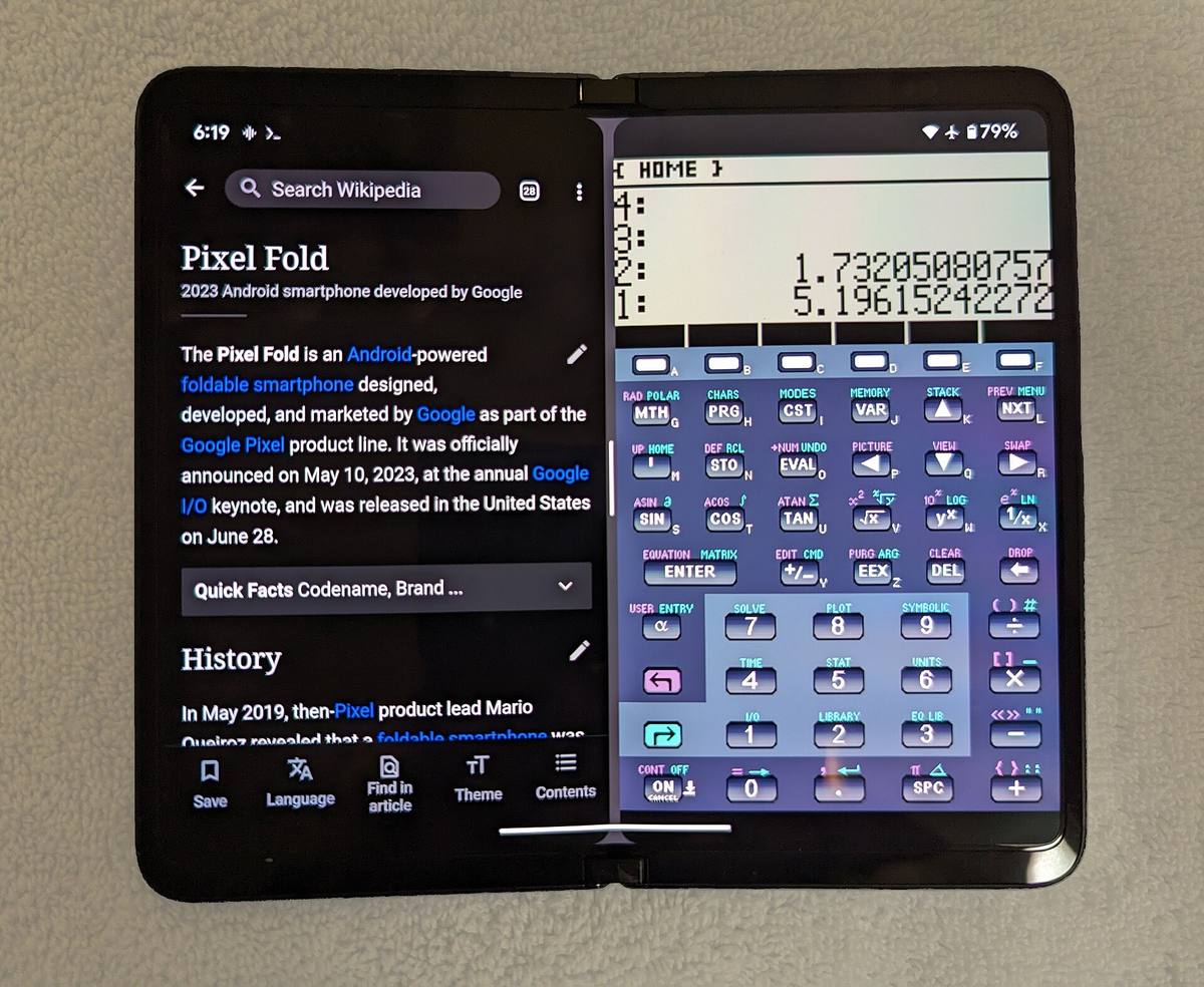 Rozložený skládací telefon Google Pixel Fold