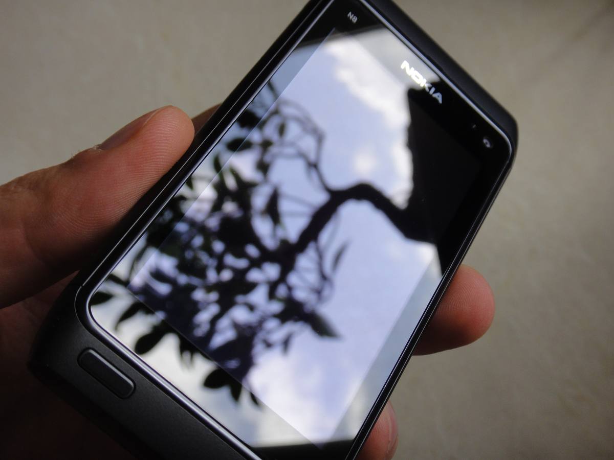 Displej telefonu Nokia N8 z tvrzeného skla Gorilla Glass
