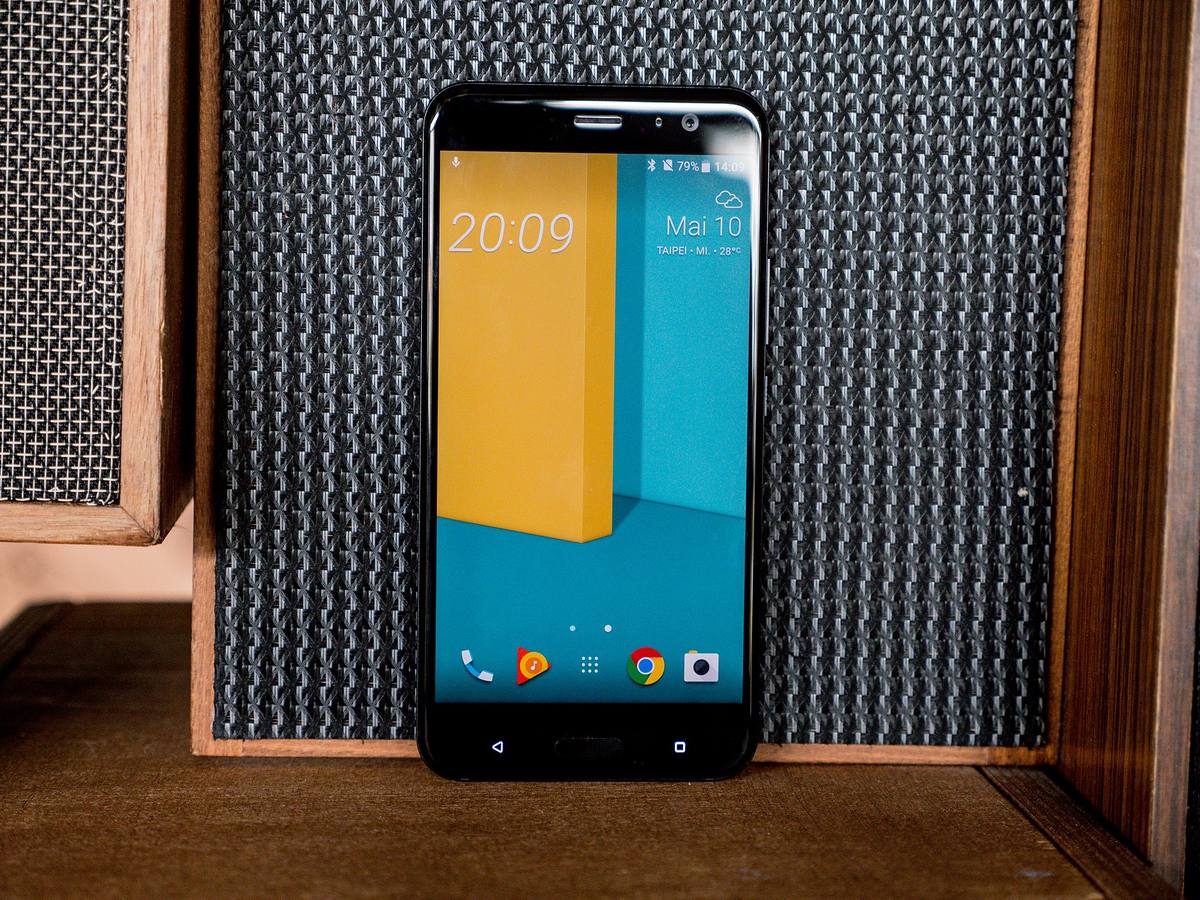 HTC U11 zepředu