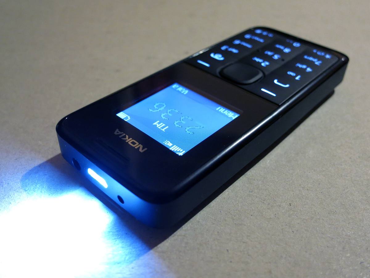 Tlačítkový telefon Nokia 105 z roku 2013