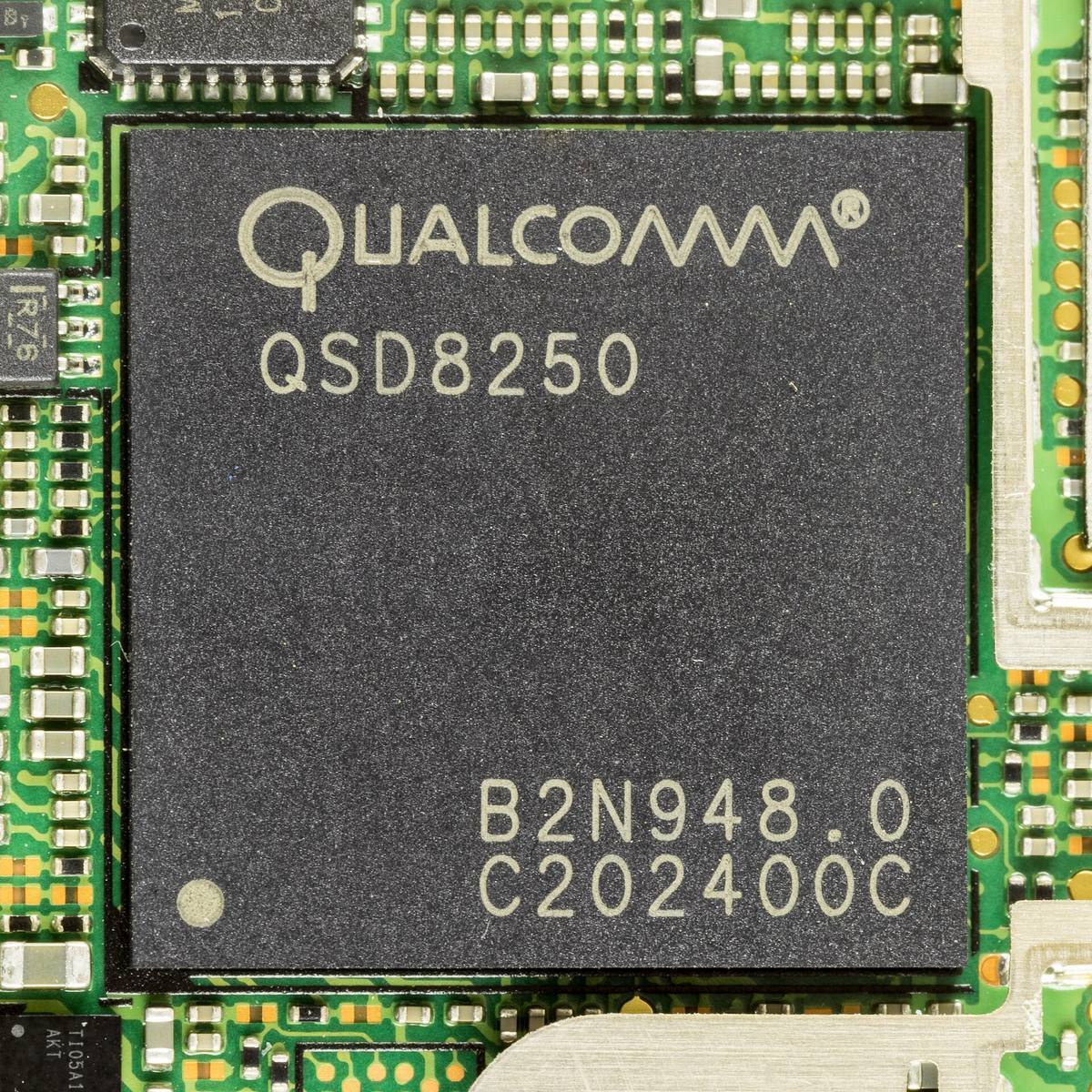 Procesor Qualcomm QSD8250 Snapdragon na základní desce telefonu HTC Desire