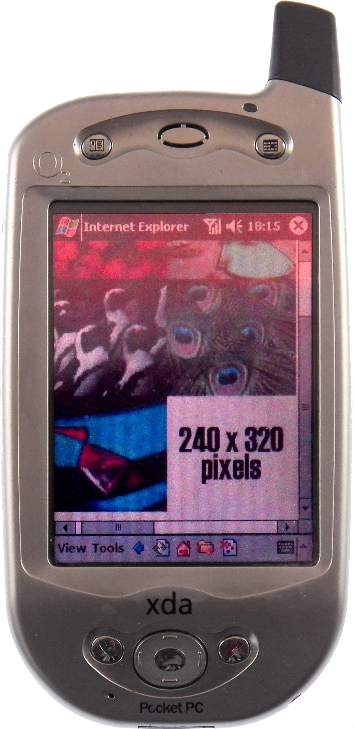 Telefon O2 XDA s vysunutou anténou a zapnutým displejem