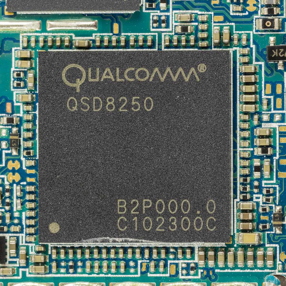 Základní deska telefonu s viditelným čipem Qualcomm QSD8250