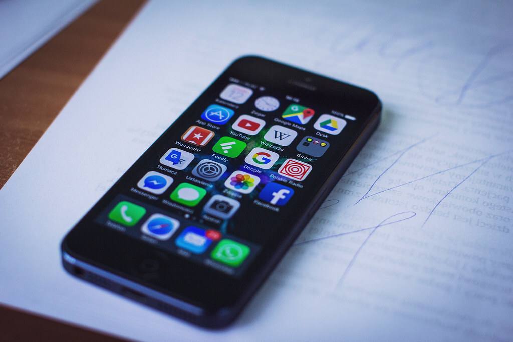 Domovská obrazovka iPhonu s ikonami aplikací