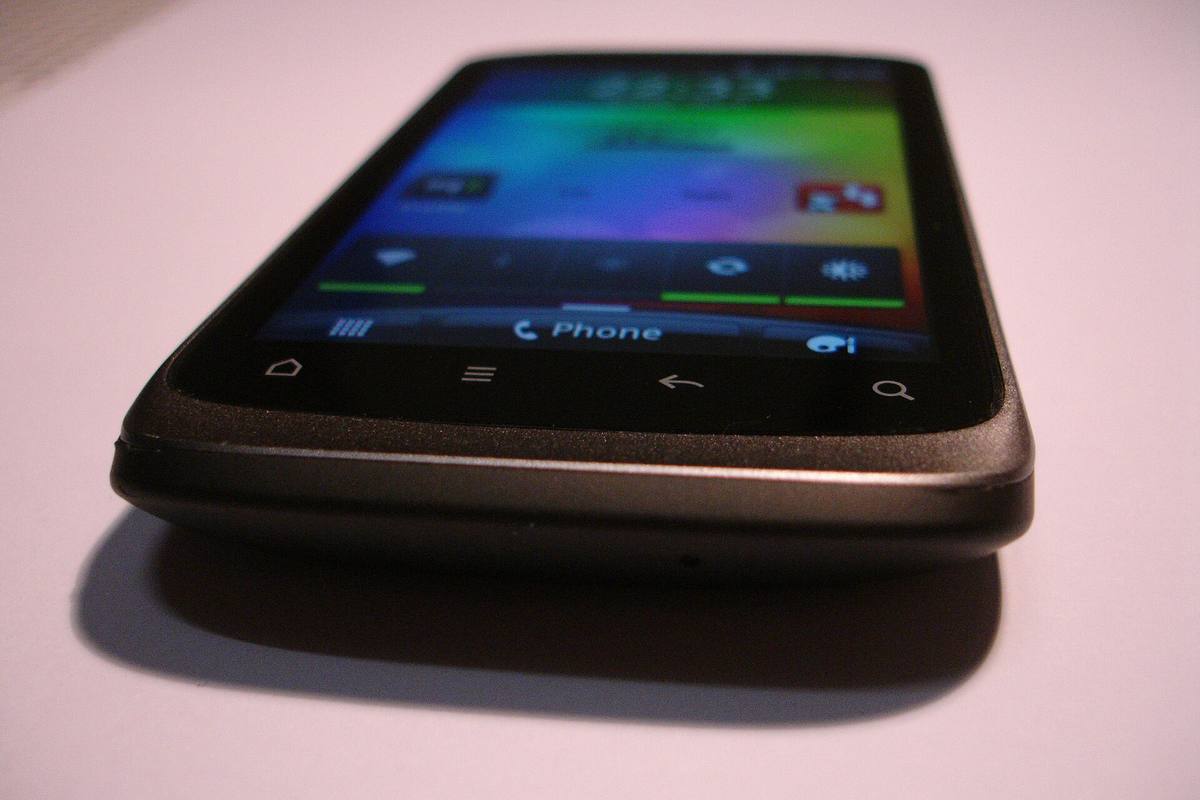 Telefon HTC Desire S zepředu