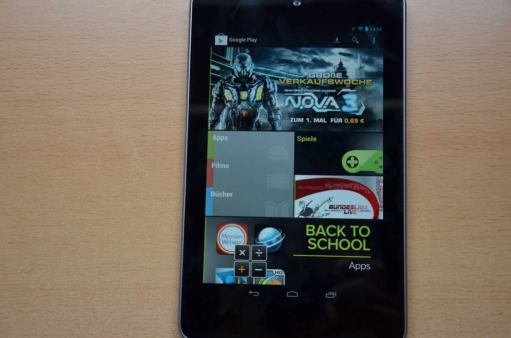 Obchod Play na obrazovce tabletu Nexus 7